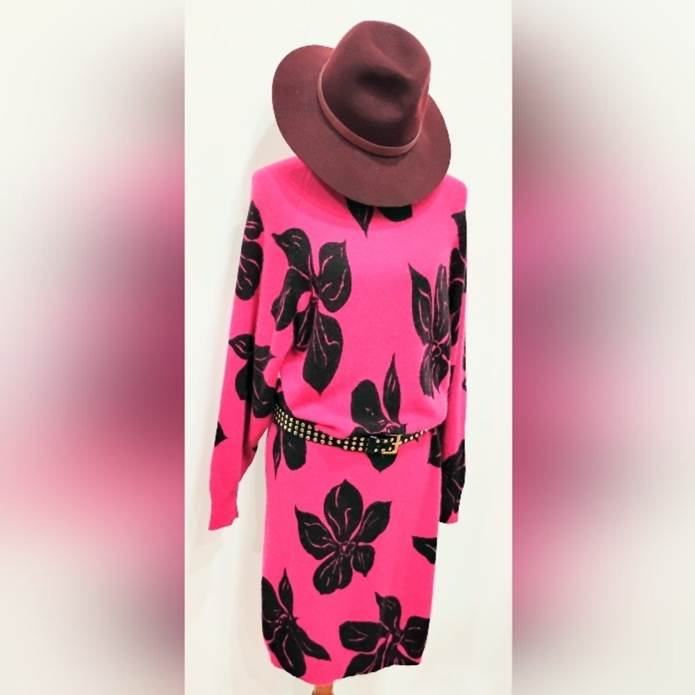 VINTAGE DANIEL CARON FLORAL LAMBS  WOOL SWEATER DRESS